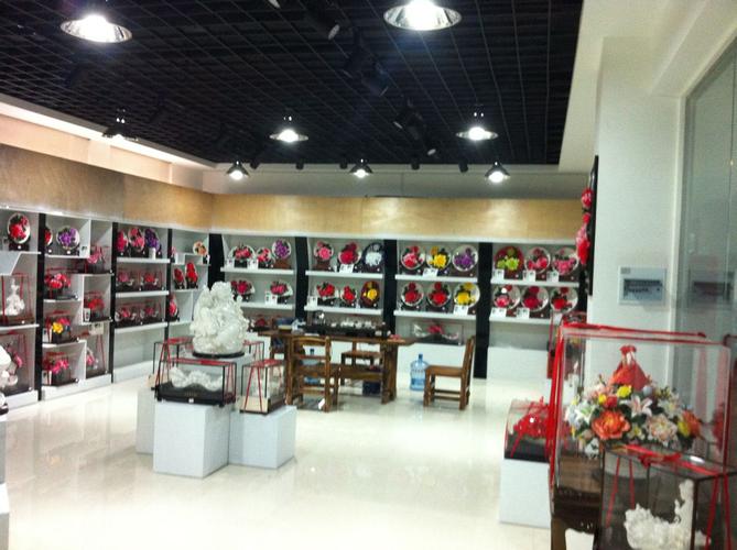展柜藝術 從鞋帽到眼鏡，如何用展示柜提升產品魅力